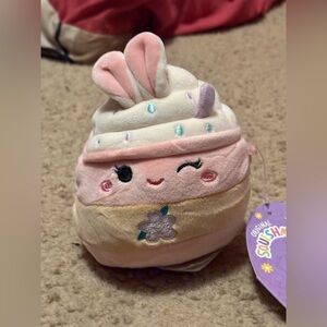 NWT bunny milkshake Squishmallows whose name is Suey